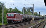 DeltaRail GmbH, Frankfurt (Oder) mit  243 864-6  [NVR-Nummer: 91 80 6143 864-7 D-DELTA] und Kesselwagenzug am 17.09.21 Berlin Pankow.