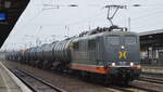 Hector Rail mit  162.003  Name: „Metropolis“ (NVR: „91 80 6 151 027-0-D-HCTOR“) und Kesselwagenzug (Benzin) am 08.02.22 Durchfahrt Bf.