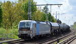ecco-rail GmbH, Wien [A] mit der Railpool Vectron  193 804-2  [NVR-Nummer: 91 80 6193 804-2 D-RPOOL] und Kesselwagenzug (leer) Richtung Stendell am 06.05.22 Berlin Buch.