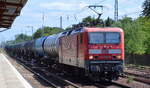 DeltaRail GmbH mit der angemieteten  143 893-6  (NVR:  91 80 6143 893-6 D-DB ) und Kesselwagenzug am 02.08.22 Berlin Hirschgarten.