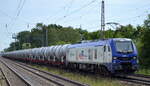 Holzlogistik and Güterbahn GmbH, Bebra [D] mit der Eurodual Lok  159 216  [NVR-Nummer: 90 80 2159 216-1 D-RCM] und einem Zug mit Containertragwagen (Gattung Sggrrs) mit abnehmbaren sogenannten