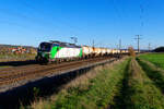 193 285 ELL/SETG mit einem Knickkesselzug bei Markt Bibart Richtung Würzburg, 05.11.2020
