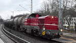 Cargo Logistik Rail-Service GmbH, Barleben (CLR) mit ihrer   DE 18 001  (NVR:  92 80 4185 034-0 D-CLR ) und einem Kesselwagenzug am 04.01.23 Berlin Buch.