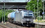Dispo-Tf Rail GmbH, Berlin [D] mit der Railpool Vectron  6193 091  [NVR-Nummer: 91 80 6193 091-6 D-Rpool] und einem Kesselwagenzug am 22.05.23 Durchfahrt Bahnhof Hamburg-Harburg.