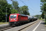 DB 187 141 mit Kesselwagen Richtung Bad Kösen, am 12.06.2023 in Leißling.