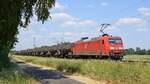 DB Cargo 145 078-2 mit Kesselwagenzug in Richtung Osnabrück (bei Lembruch, 12.06.2023).