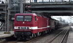 DeltaRail GmbH, Frankfurt (Oder) mit der Doppeltraktion  243 559-2  (NVR:  91 80 6143 559-3 D-DELTA ) +  243 650-9  (NVR:  91 80 6143 650-0 D-DELTA ) und einem Kesselwagenzug am 16.02.24 Durchfahrt Bahnhof Berlin-Hohenschönhausen.