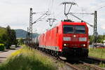 185 158 und 185 040 bringen Kesselwagen am 13.05.2024 bei Braubaxh durchs Mittelrheintal