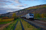 187 345 Railpool mit einem Kesselzug bei Thüngersheim Richtung Würzburg, 23.10.2021