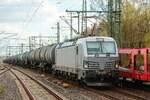 7193 014 akiem mit Kesselzug in Hamburg Harburg, April 2026.
Mit Tele vom Ende des Bahnsteiges fotografiert.