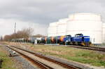 InfraLeuna 207 (275 010) und 211 (275 014) dr�cken am 20.03.2023 Kesselwagen ins Tanklager Emleben. Vom Bahndamm aus fotografiert.
