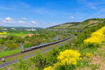185 699 Railpool mit einem langem Kesselzug bei Himmelstadt Richtung W�rzburg, 07.05.2022
