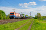 185 685 Railpool/IGE mit einem Kesselzug bei Th�ngersheim Richtung Gem�nden, 07.05.2022
