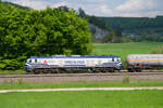 Lokportrait von 2159 222 ELP/Retrack mit einem Gaskesselzug bei Dollnstein Richtung Treuchtlingen, 09.05.2022