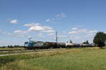 6383 111 von  RTJ  war mit einem Kesselwagenzug am 4. Juli 2026 bei �bersee am Chiemsee in Richtung M�nchen unterwegs.