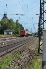 HGK 185-585-7 mit Kesselwagen durchfährt den Bahnbereich bei Gersthofen, 09.06.2014