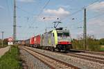 Durchfahrt am 04.05.2016 von Re 486 506 mit einem KLV durch die Gleisanlagen von Müllheim (Baden), als sie in Richtung Schweizer Grenze unterwegs war.