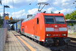 DB Cargo Deutschland AG mit  185 001-5  [NVR-Number: 91 80 6185 001-5 D-DB] und KLV-Zug (LKW WALTER Trailer) am 10.08.18 Bf.