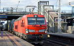 DB Cargo Deutschland AG mit  193 338  [NVR-Number: 91 80 6193 338-1 D-DB] und KLV-Zug (LKW Walter Traile) am 12.02.19 Durchfahrt Bf.