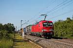 Mit einem langen KLV nach Italien fuhr am Nachmittag des 23.05.2019 die 193 308 südlich vom Haltepunkt Buggingen über die KBS 703 durchs Markgräflerland in Richtung Schweizer Grenze.