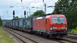 DB Cargo AG [D] mit  193 340  [NVR-Nummer: 91 80 6193 340-7 D-DB] und Taschenwagenzug Richtung Rostock am 09.06.20 Bf.