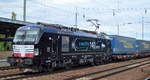 DB Cargo AD, D/Mercitalia Rail S.r.l., Roma [I] mit der MRCE Vectron  X4 E - 710  [NVR-Nummer: 91 80 6193 710-1 D-DISPO] und Taschenwagenzug aus Rostock am 20.08.20 Durchfahrt Bf.