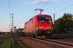 Mit einem KLV nach Italien fuhr am Abend des 16.10.2019 die 193 318 über die Rheintalbahn durch den Haltepunkt von Auggen im Markgräflerland in Richtung Schweizer Grenze.