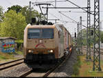 185 538-6  Pure Gold  unterwegs mit Sattelaufliegern in Merseburg Hbf auf Gleis 1 Richtung Halle (Saale).