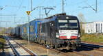 DB Cargo AG [D]/ Mercitalia Rail S.r.l., Roma [I] mit der MRCE Vectron  X4 E - 708  [NVR-Nummer: 91 80 6193 708-5 D-DISPO] und KLV-Zug nach Verona am 28.10.21 Durchfahrt Bf.