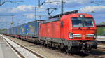 DB Cargo AG [D] mit  193 311  [NVR-Nummer: 91 80 6193 311-8 D-DB] und KLV-Zug am 26.04.22 Durchfahrt Bf.