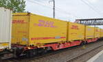 Gelenk-Containertragwagen vom Einsteller SC Deutsche Bahn Cargo Romania SRL (DB Cargo Tochter in Rumänien) mit der Nr. 33 RIV 53 RO-DBSR 4953 063-4 Sggmrs 715 in einem KLV Zug am 04.05.22 Bf. Saarmund.