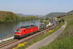 193 359 war am 2. Mai 202 bei Assmannshausen am Rhein in Richtung Bingen unterwegs.