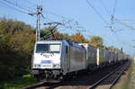 METRANS Rail s.r.o., Praha [CZ] mit   386 006-1  [NVR-Nummer: 91 54 7386 006-1 CZ-MT] und KLV-Zug Richtung Polen am 20.10.22 Durchfahrt Bahnhof Berlin Hohenschönhausen.