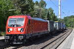 DB Cargo AG, Mainz [D] mit ihrer  187 203  [NVR-Nummer: 91 80 6187 203-5 D-DB] und einem KLV-Zug am 01.06.23 Durchfahrt Bahnhof Uelzen.