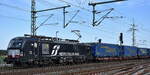 DB Cargo AG [D] / Mercitalia Rail S.r.l., Roma [I] mit der MRCE Vectron  X4 E - 709  [NVR-Nummer: 91 80 6193 709-3 D-DISPO] und KLV-Zug am 27.09.23 Durchfahrt Bahnhof Rodleben.