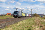 193 658 MRCE/TXL und 193 552 ATLU/TXL mit einem KLV-Zug bei Gunzenhausen Richtung Ansbach, 11.04.2021