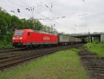 Railion 185 173-2 mit dem TEC 41600 von Gallarate (I) nach Neuss Gbf, in Bischofsheim; 13.05.2010