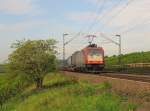 Crossrail 185 590-7 mit einem LKW Walter KLV Richtung Wiesbaden, bei Erbach (Rheingau); 02.09.2011