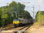 Die Class 66 266 024-9  von Railtraxx kommt als Umleiter mit einem Containerzug aus Köln-Eifeltor(D) nach Genk-Haven(B) und fährt durch Kohlscheid aus Richtung Herzogenrath und fährt