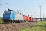 Am Nachmittag des 05.06.2018 bespannte ATLU/BLSC 185 526-1 einen Containerzug aus Itlaien in Richtung Freiburg (Breisgau), als zwischen Müllheim (Baden) und Hügelheim über die