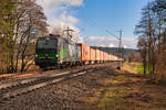 193 238 ELL/WLC mit einem Containerzug bei Postbauer-Heng Richtung Nürnberg, 05.01.2020