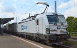 ČD Cargo, a.s., Prag [CZ] mit der Alpha Trains Vectron  193 586  (NVR-Nummer: 91 80 6193 586-5 D-ATLU] und einem Containerzug am 25.08.22 Durchfahrt Bahnhof Magdeburg-Neustadt.