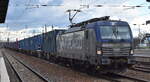 PKP CARGO S.A., Warszawa [PL] mit ihrer  EU46-515  [NVR-Nummer: 91 51 5370 027-2 PL-PKPC] und einem Containerzug am 23.03.23 Durchfahrt Bahnhof Flughafen BER Terminal 5