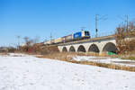 187 325 WLC mit einem Containerzug bei Sünching Richtung Passau, 13.02.2021