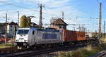 METRANS Rail s.r.o., Praha [CZ] mit ihrer  386 006-1  [NVR-Nummer: 91 54 7386 006-1 CZ-MT] und einem Containerzug am 13.011.23 Höhe Bahnhof Frankfurt (Oder).
