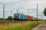 388 003-6 CD Cargo mit Containerzug in Dedensen Gümmer, Juli 2024.