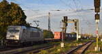 METRANS Rail s.r.o., Praha [CZ] mit ihrer  386 038-4  [NVR-Nummer: 91 54 7386 038-4 CZ-MT] und einem Containerzug am 17.10.24 Höhe Bahnhof Magdeburg Neustadt.