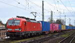 DB Cargo AG, Mainz mit ihrer   193 561  [NVR-Nummer: 91 80 6193 561-8 D-DB] und einem Containerzug am 25.11.24 Höhe Bahnhof Magdeburg-Neustadt.