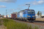 Mit einem Containerzug am Haken rollte 383 015 der CD Cargo am 02.03.25 durch Jütrichau Richtung Roßlau.