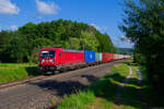 187 135 DB Cargo mit einem Containerzug bei Postbauer-Heng Richtung Nürnberg, 28.07.2021